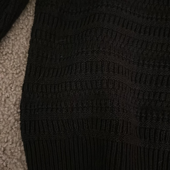 Universal Threads sweater - Picture 2 of 2